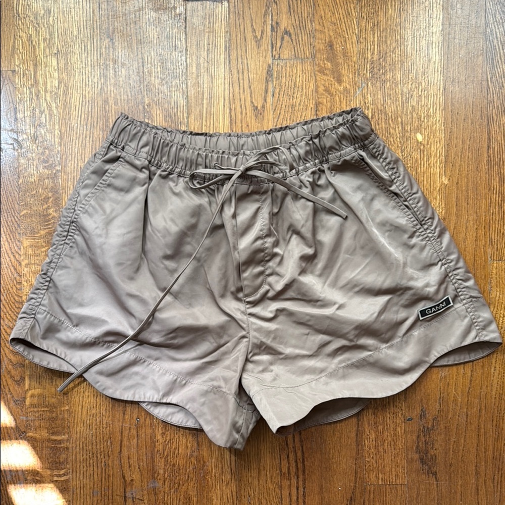 GANNI Women's Tan Shorts